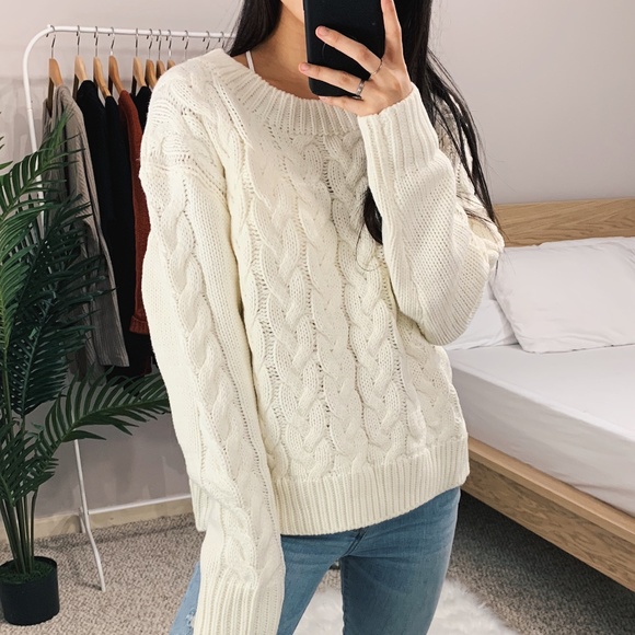 ๐ Ivory Chunky Knit Sweater - Picture 7 of 8
